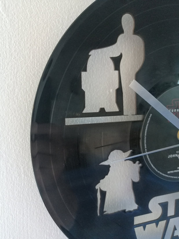 Star Wars Light vs Dark Side Vinyl Clock close up 3