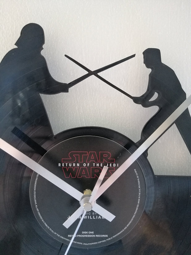 Star Wars Luke & Darth Vader Vinyl Clock close up 1