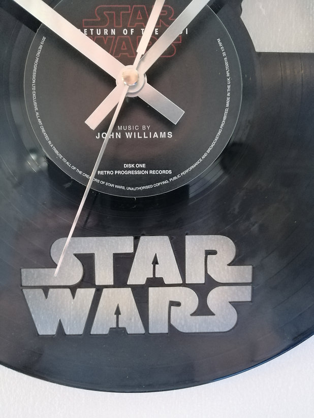 Star Wars Luke & Darth Vader Vinyl Clock close up 2