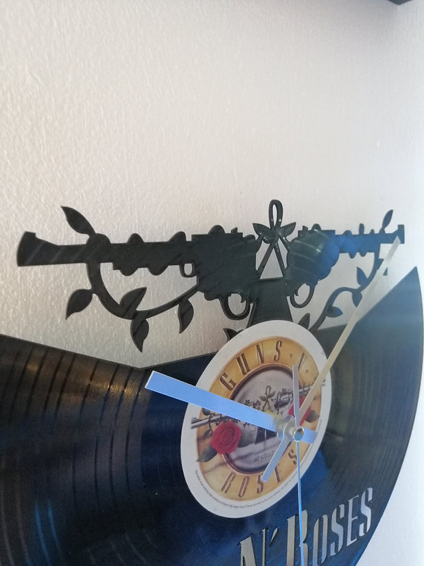 Guns N’ Roses Vinyl Clock close up 1