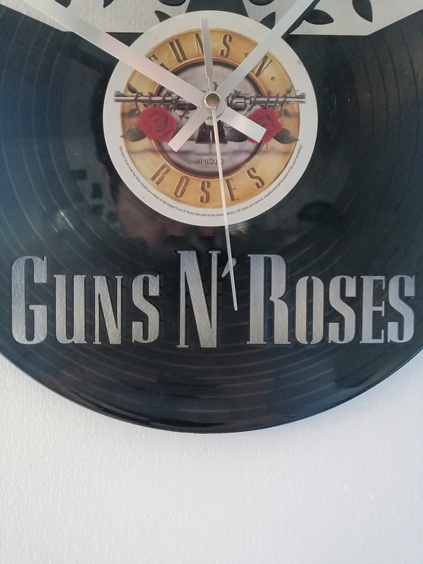 Guns N’ Roses Vinyl Clock close up 2